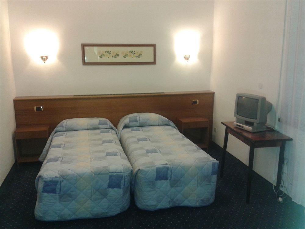 Hotel Rosalpina Riva del Garda Exterior photo