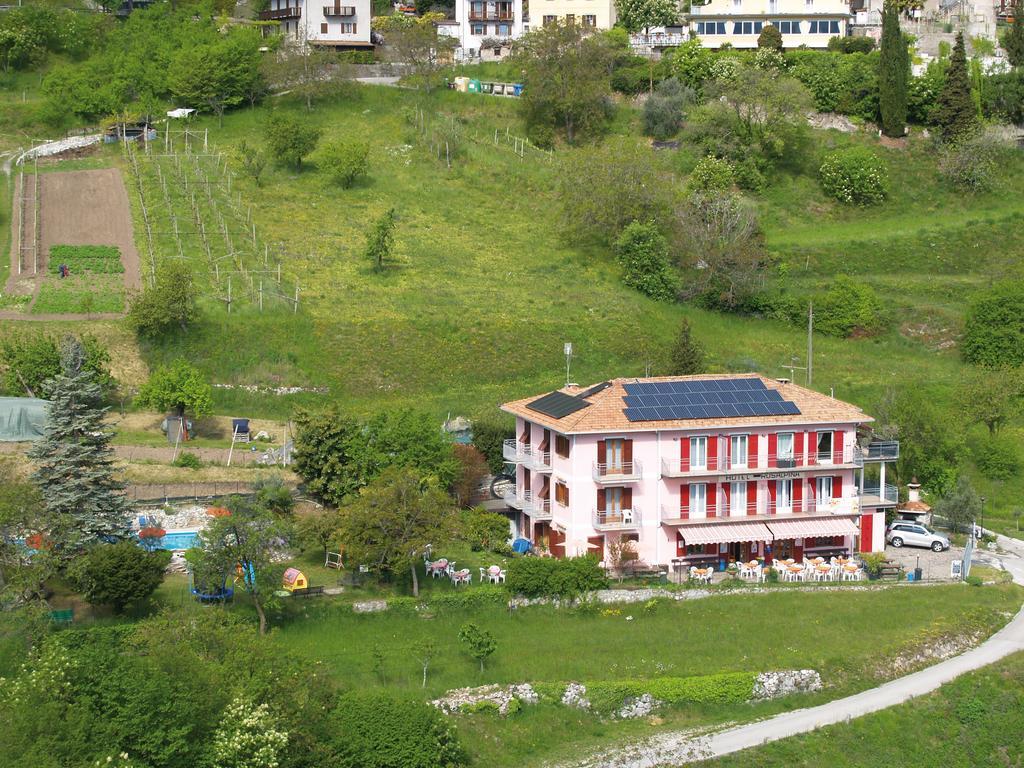 Hotel Rosalpina Riva del Garda Exterior photo