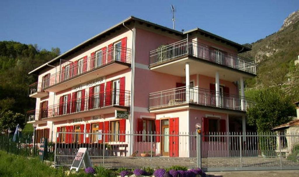 Hotel Rosalpina Riva del Garda Exterior photo